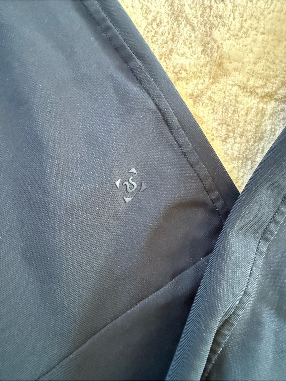Lululemon - Picture 3 of 6